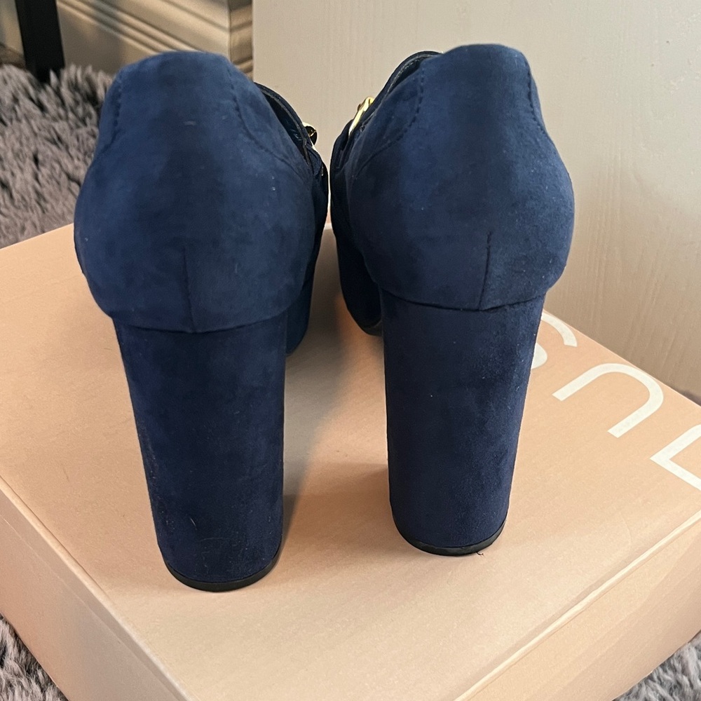 JustFab Navy Platform Loafers with Gold Chain - Picture 3 of 4